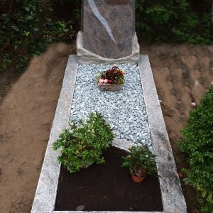 Obelisk in Himalaya Blue graniet